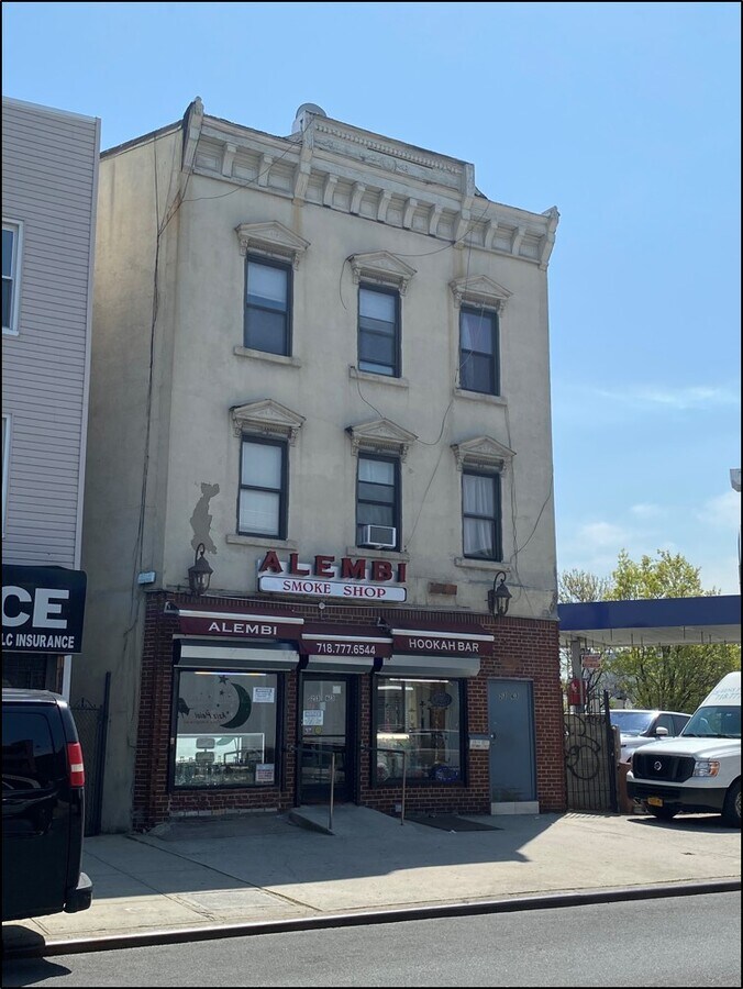 2363 Steinway St, Astoria, NY 11105