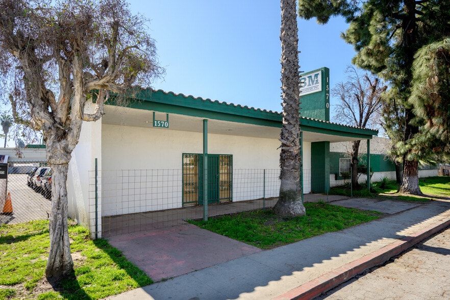 1570 W Mission Blvd, Pomona, CA for lease - Building Photo - Image 2 of 33