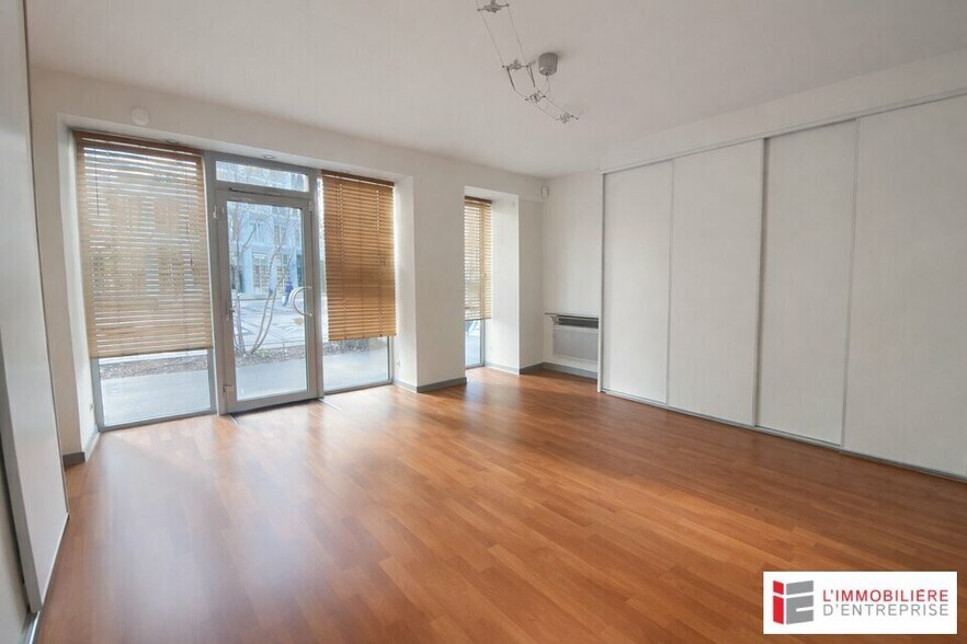 Retail in Rennes for lease - Interior Photo - Image 3 of 4