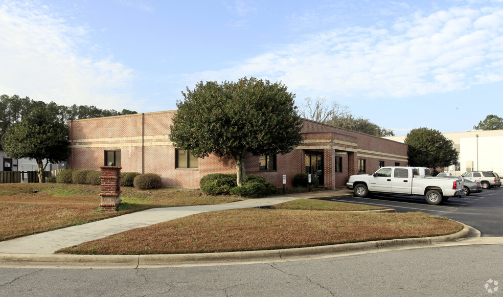 7 Mall Ct, Savannah, GA for lease - Primary Photo - Image 1 of 2