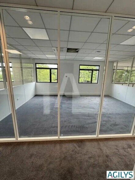 Industrial in Lisses for lease - Interior Photo - Image 2 of 7