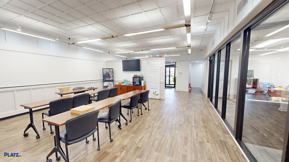 4390 Mahoning Ave, Youngstown, OH for sale - Building Photo - Image 3 of 19