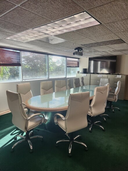1111 Park Centre Blvd, Miami Gardens, FL for lease - Building Photo - Image 3 of 29