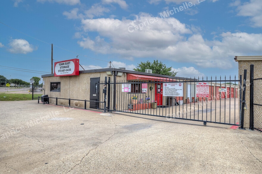 Self Storage Portfolio portfolio of 2 properties for sale on LoopNet.com - Building Photo - Image 3 of 48