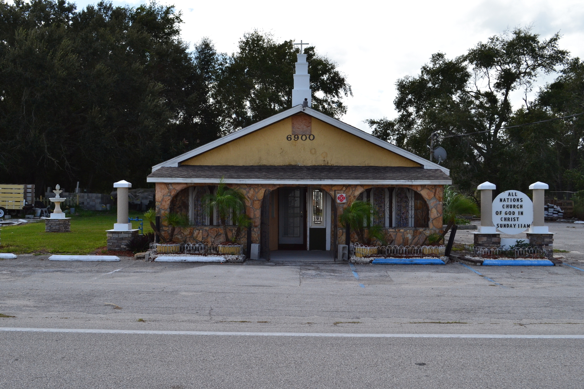 Lake Wales Church & Retail Opportunity portfolio of 1 properties for sale on LoopNet.com Primary Photo- Image 1 of 2