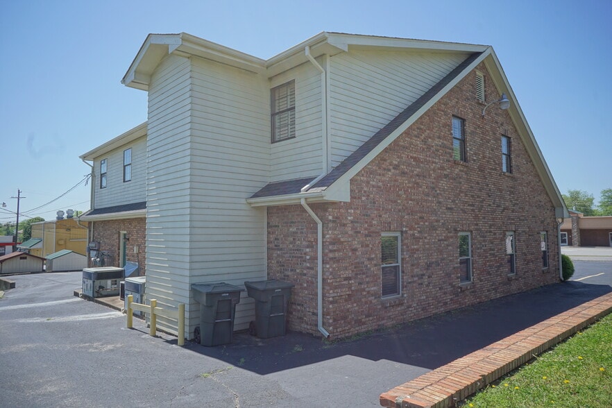 111 N Trigg Ave, Gallatin, TN for lease - Building Photo - Image 3 of 9