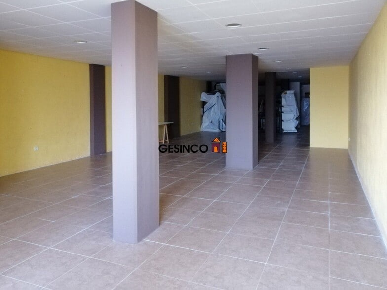 Retail in València for lease - Building Photo - Image 1 of 4