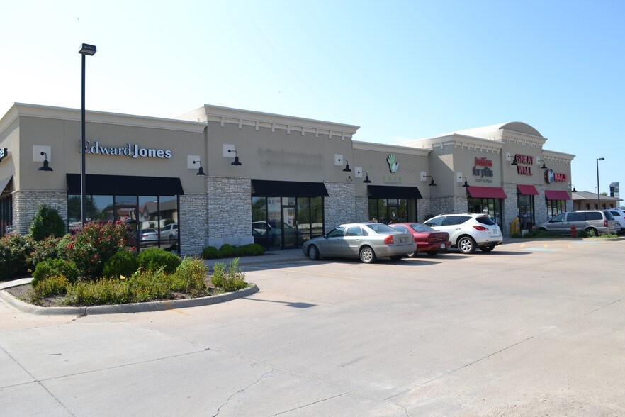 2301-2305 S Kansas St, Newton, KS for sale - Building Photo - Image 1 of 1
