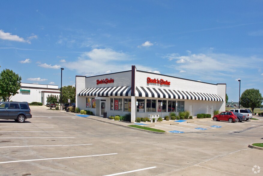 2205 E Grapevine Mills Cir, Grapevine, TX for sale - Building Photo - Image 1 of 1