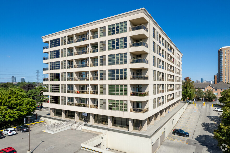 1 Leaside Park Dr, Toronto, ON for lease - Building Photo - Image 2 of 4