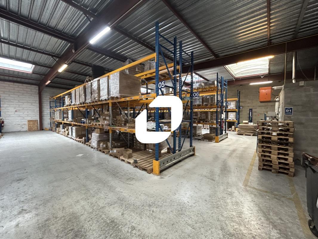 Flex in Saint-Pierre-du-Perray for lease Interior Photo- Image 1 of 5