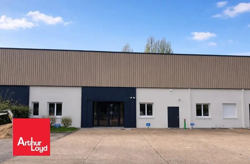 Office in Chartres for lease Building Photo- Image 1 of 4
