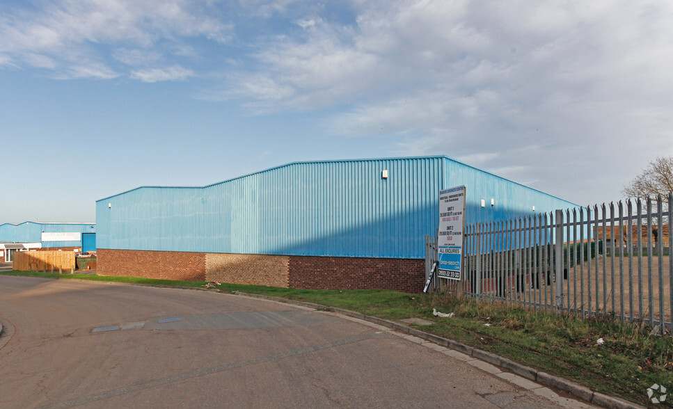 Wellingborough Rd, Rushden for sale - Building Photo - Image 2 of 3