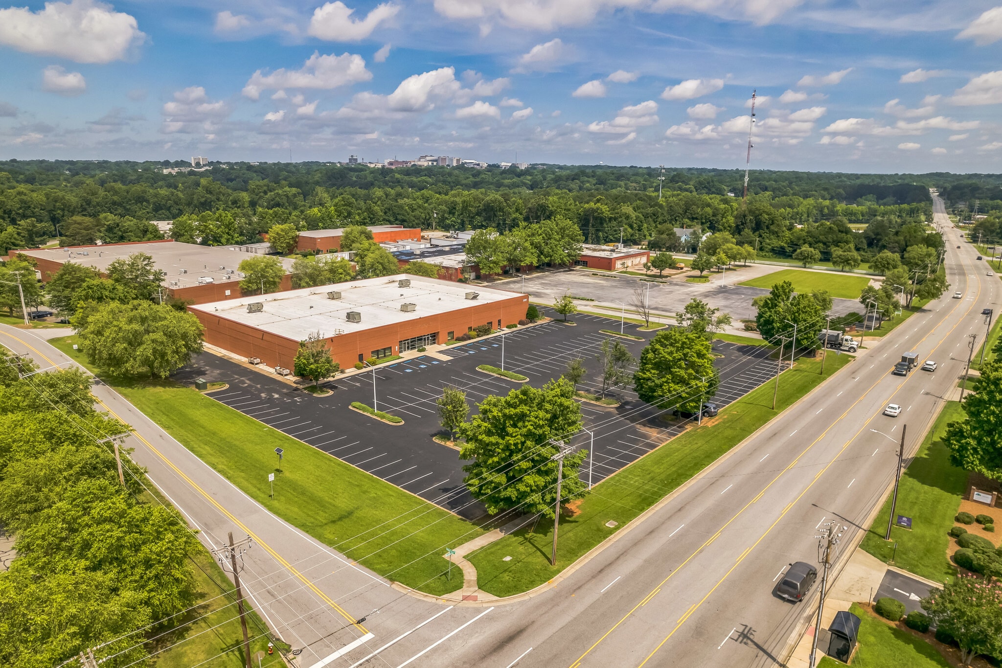 2080 Brentwood St, High Point, NC for lease Primary Photo- Image 1 of 43