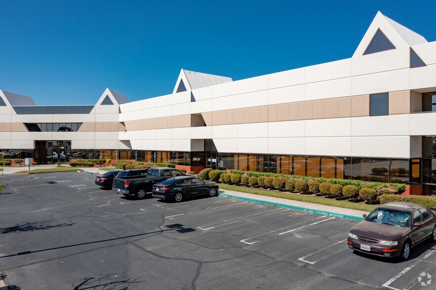 39959 Sierra Hwy, Palmdale, CA for lease - Building Photo - Image 3 of 17