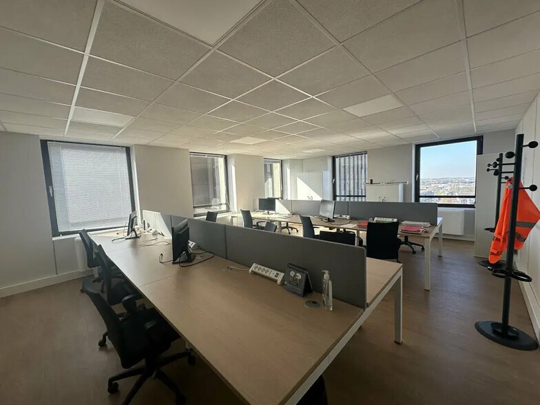 Office in Strasbourg for lease - Interior Photo - Image 1 of 9