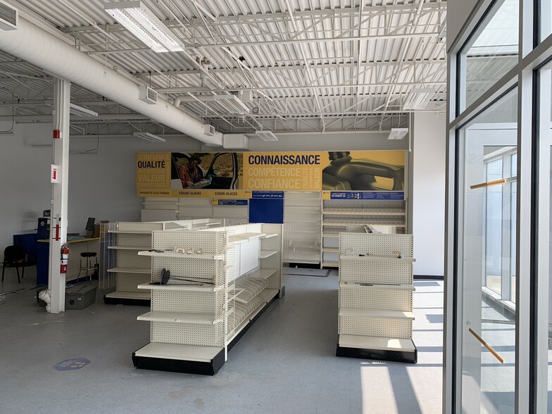 295-297 Av Labrosse, Pointe-claire, QC for lease - Interior Photo - Image 2 of 7