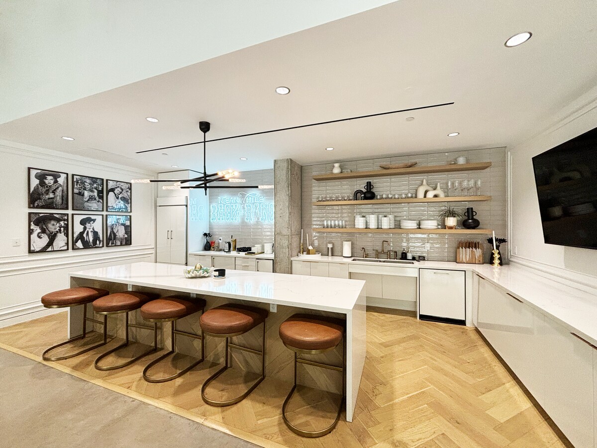 2002 E 7th St, Austin, TX 78702 - Unit A & B -  - Interior Photo - Image 1 of 5