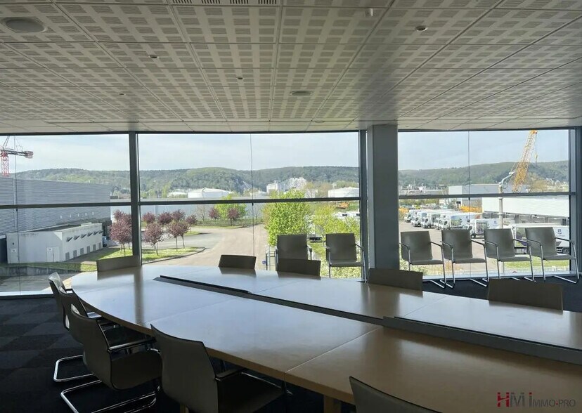 Office in Le Grand-Quevilly for lease - Interior Photo - Image 2 of 13