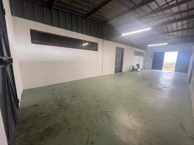 Industrial in Fréjus for lease - Interior Photo - Image 2 of 6