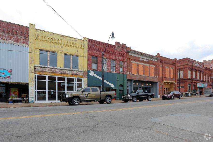 116 E 6th St, Okmulgee, OK for lease - Building Photo - Image 3 of 10