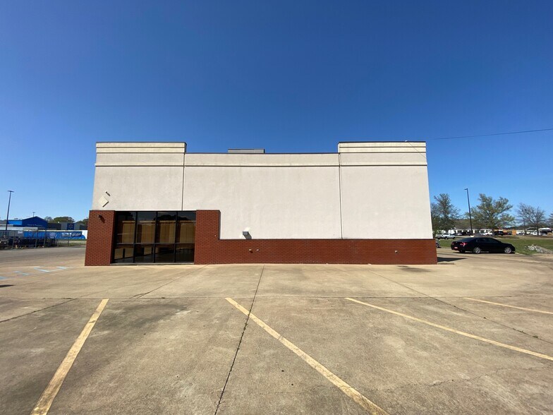 213 Walmart Cir, Booneville, MS for lease - Building Photo - Image 3 of 7