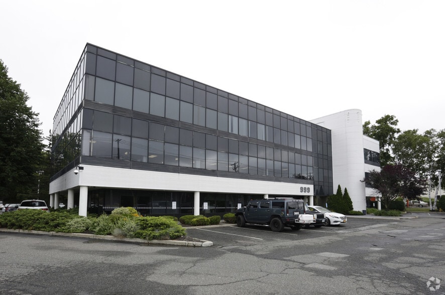 999 Walt Whitman Rd, Melville, NY for lease - Building Photo - Image 1 of 7