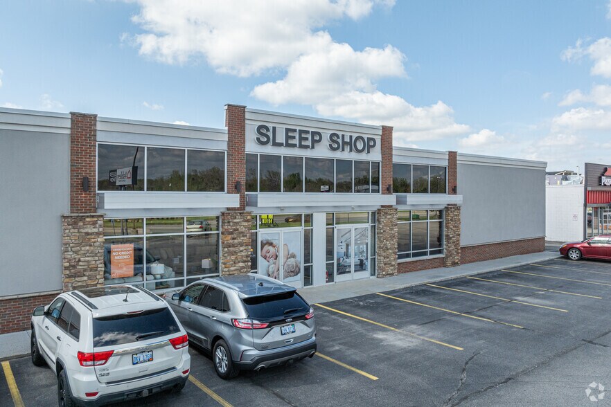 3160 28th St SE, Kentwood, MI 49512 - Retail for Sale | LoopNet - Carmax 28th Street Southeast Kentwood Mi