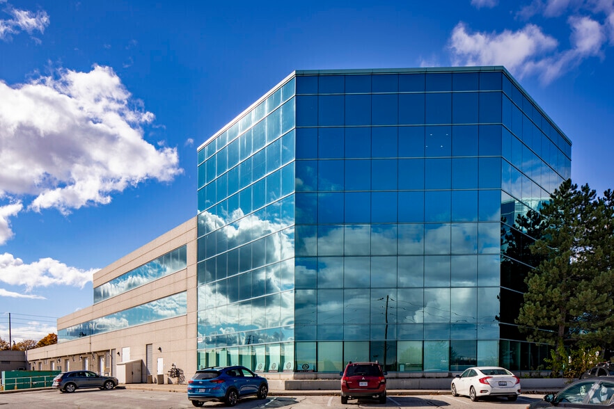6345 Dixie Rd, Mississauga, ON for lease - Building Photo - Image 2 of 9