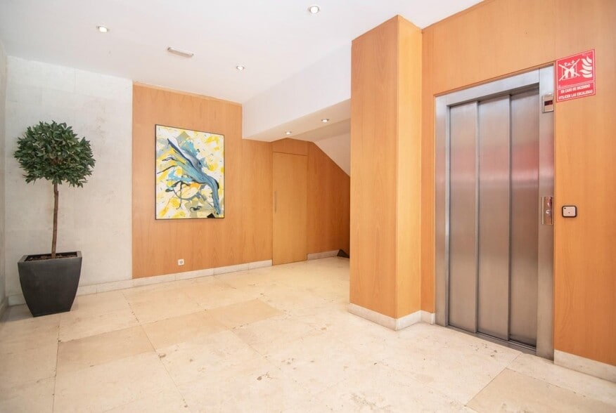 Calle de Velázquez, Madrid, Madrid for lease - Lobby - Image 3 of 4