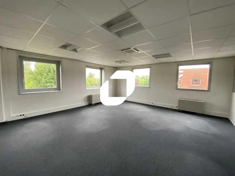 Office in Roissy-en-France for sale - Building Photo - Image 3 of 7