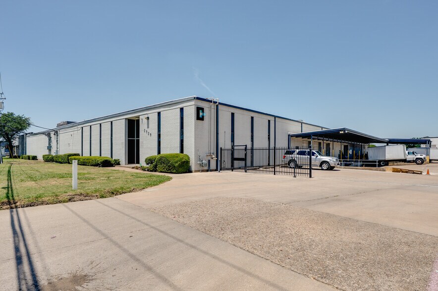 2929 Irving Blvd, Dallas, TX for lease - Building Photo - Image 1 of 10