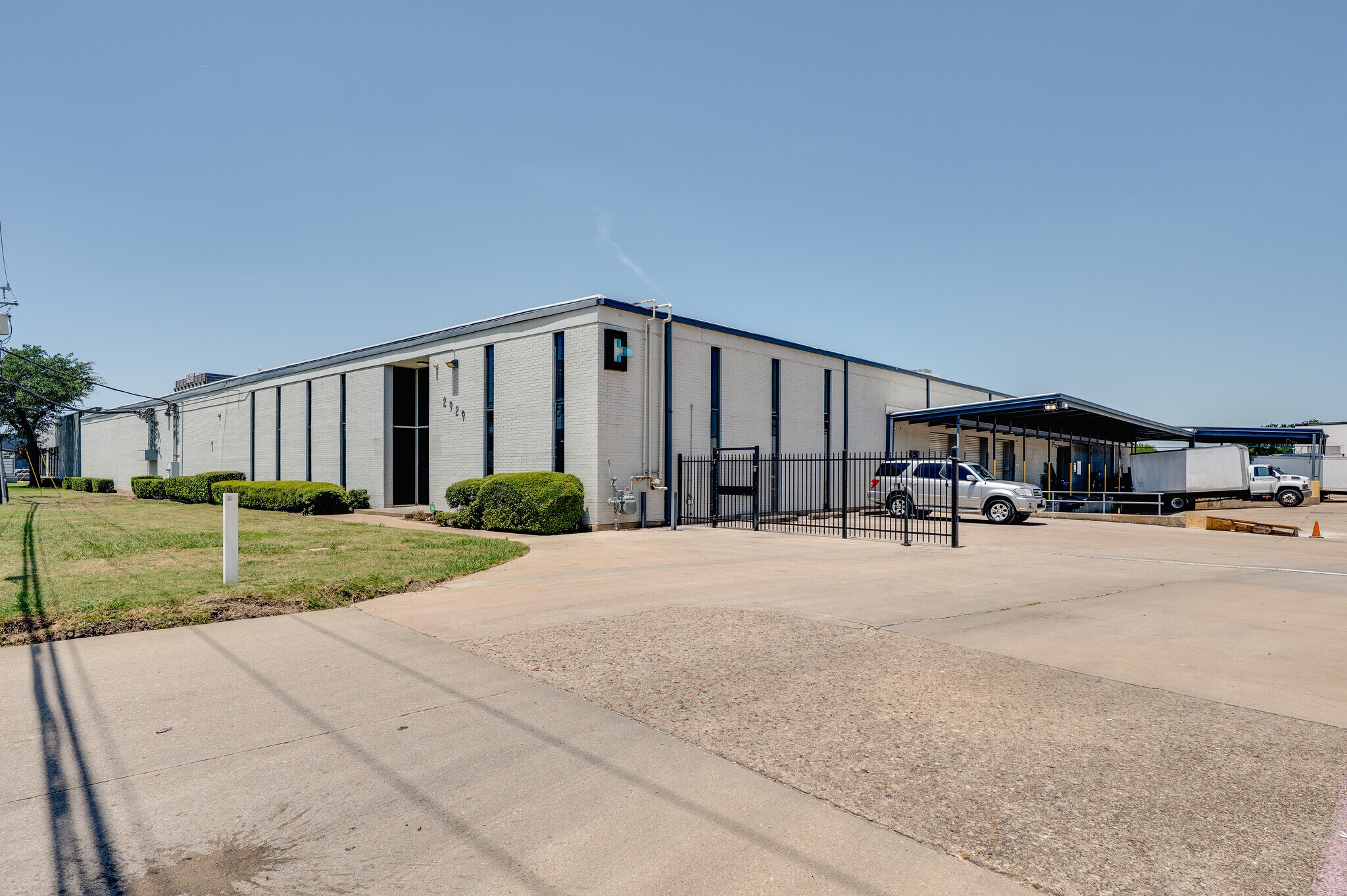 2929 Irving Blvd, Dallas, TX for lease Building Photo- Image 1 of 11