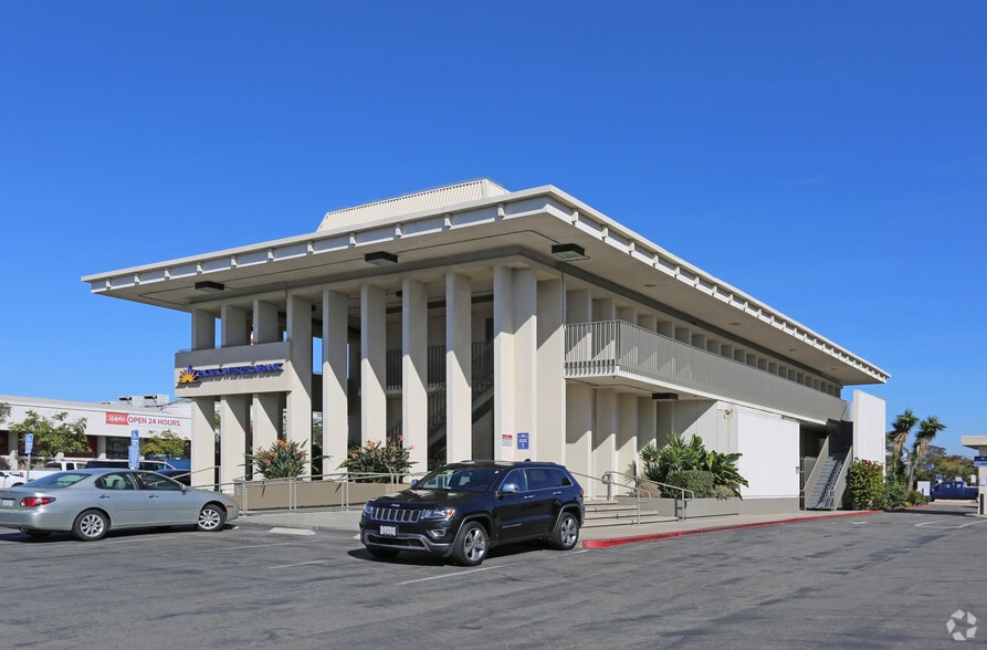 1651 Rosecrans St, San Diego, CA for lease - Building Photo - Image 3 of 4