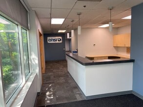 1011 SW Klickitat Way, Seattle, WA for lease Interior Photo- Image 2 of 7