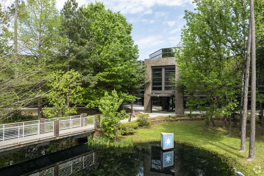 8686 New Trails Dr, The Woodlands, TX for sale - Building Photo - Image 3 of 18