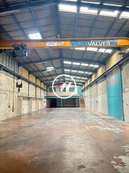 Flex in Vitrolles for lease - Interior Photo - Image 1 of 5