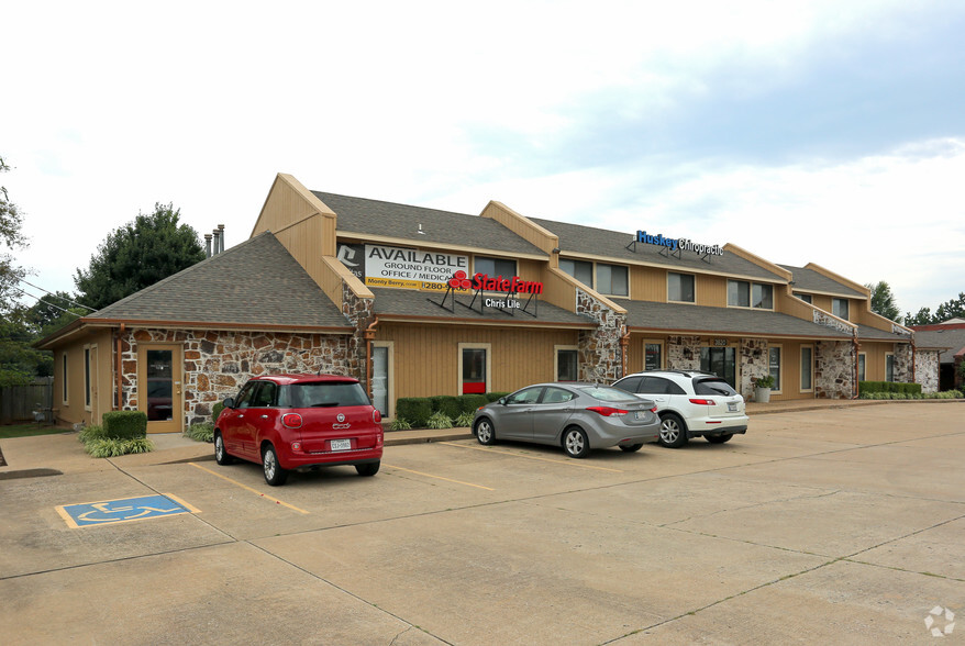 3820 E 51st St, Tulsa, OK for lease - Primary Photo - Image 1 of 2