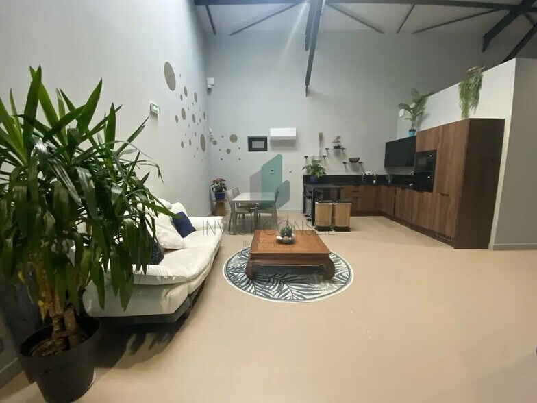 Flex in Montlignon for lease - Building Photo - Image 3 of 9