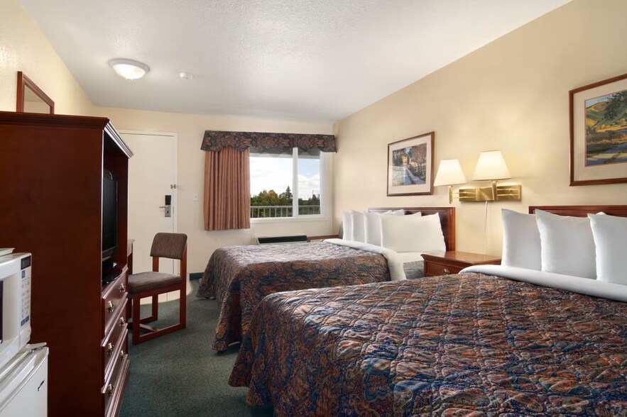 101 Grove Pl, Drumheller, AB for sale - Building Photo - Image 3 of 9