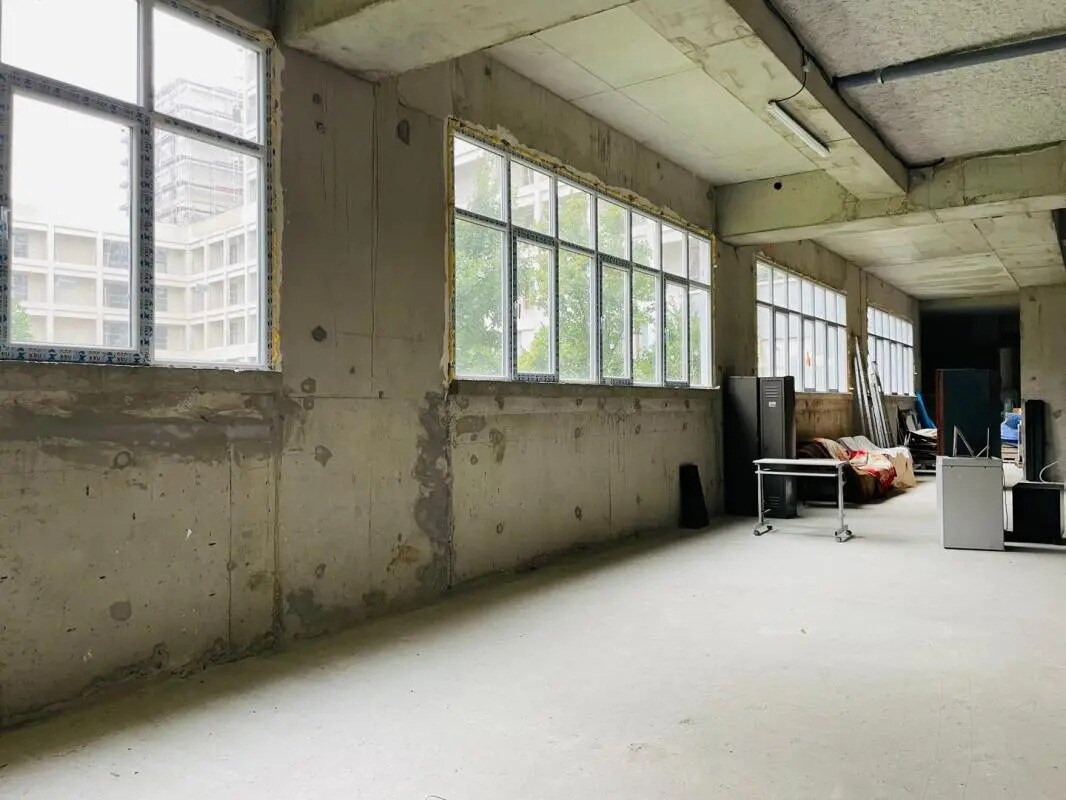 Industrial in Ivry-sur-Seine for lease Interior Photo- Image 1 of 5