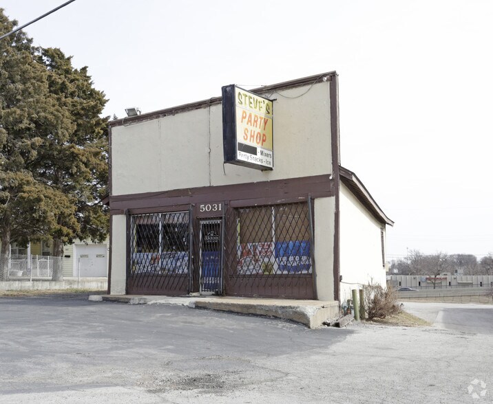 5031 Merriam Dr, Shawnee, KS 66203