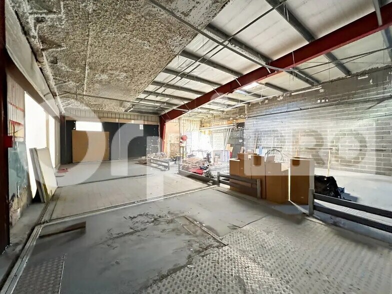 Retail in Montluçon for lease - Interior Photo - Image 1 of 2