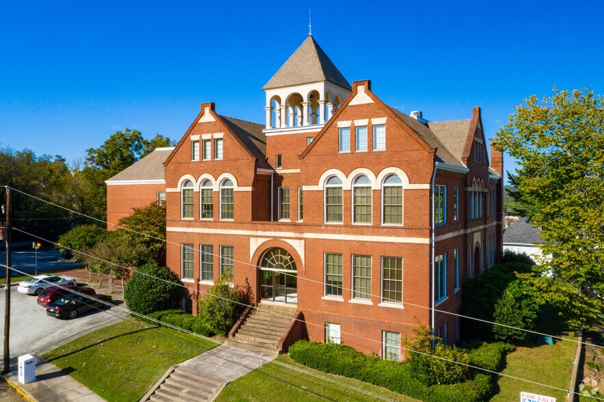 915 Hill Park, Macon-Bibb, GA for sale - Primary Photo - Image 1 of 1