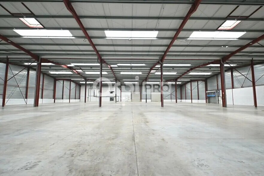 Office in Miribel for lease - Interior Photo - Image 2 of 12