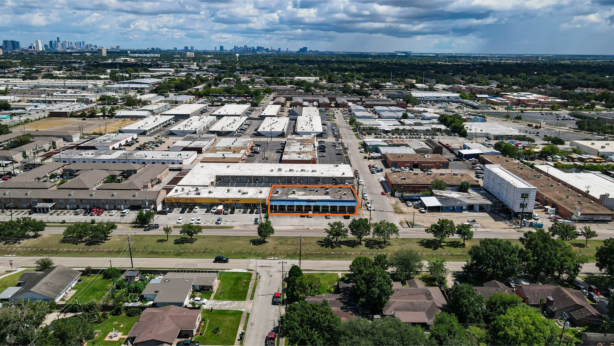 7333 Hillcroft Ave, Houston, TX for sale Primary Photo- Image 1 of 13