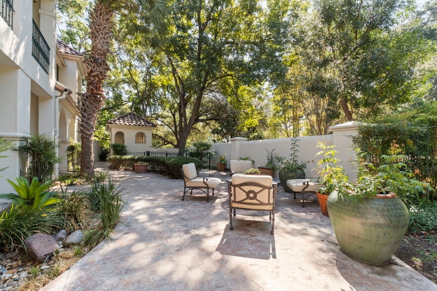 131 Saint Dennis Ave, Alamo Heights, TX for sale - Building Photo - Image 2 of 29