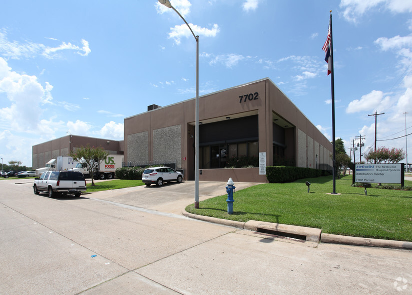 7702 Parnell St, Houston, TX for lease - Building Photo - Image 1 of 12