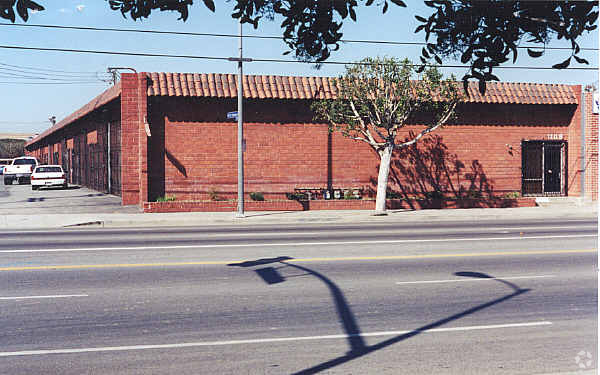 1109 W 190th St, Gardena, CA for lease - Building Photo - Image 3 of 8