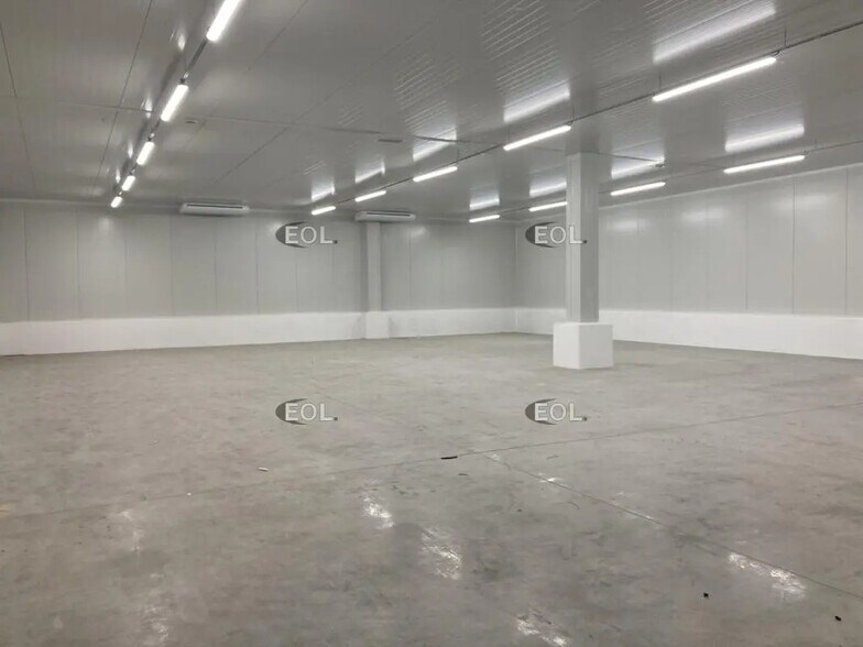 Industrial in Thiais for lease - Interior Photo - Image 3 of 8